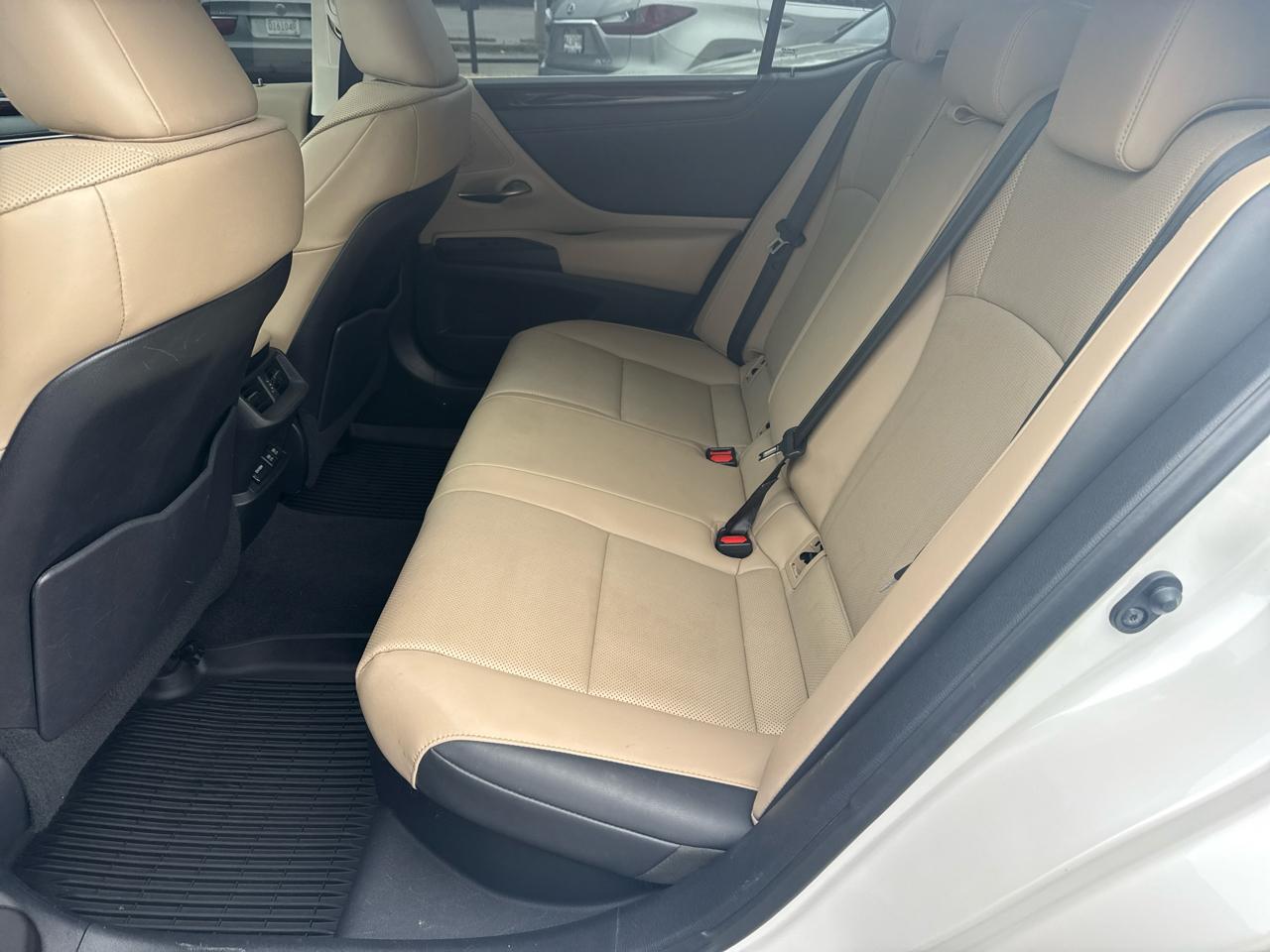 Lexus ES 300h Ultra Luxury 2019