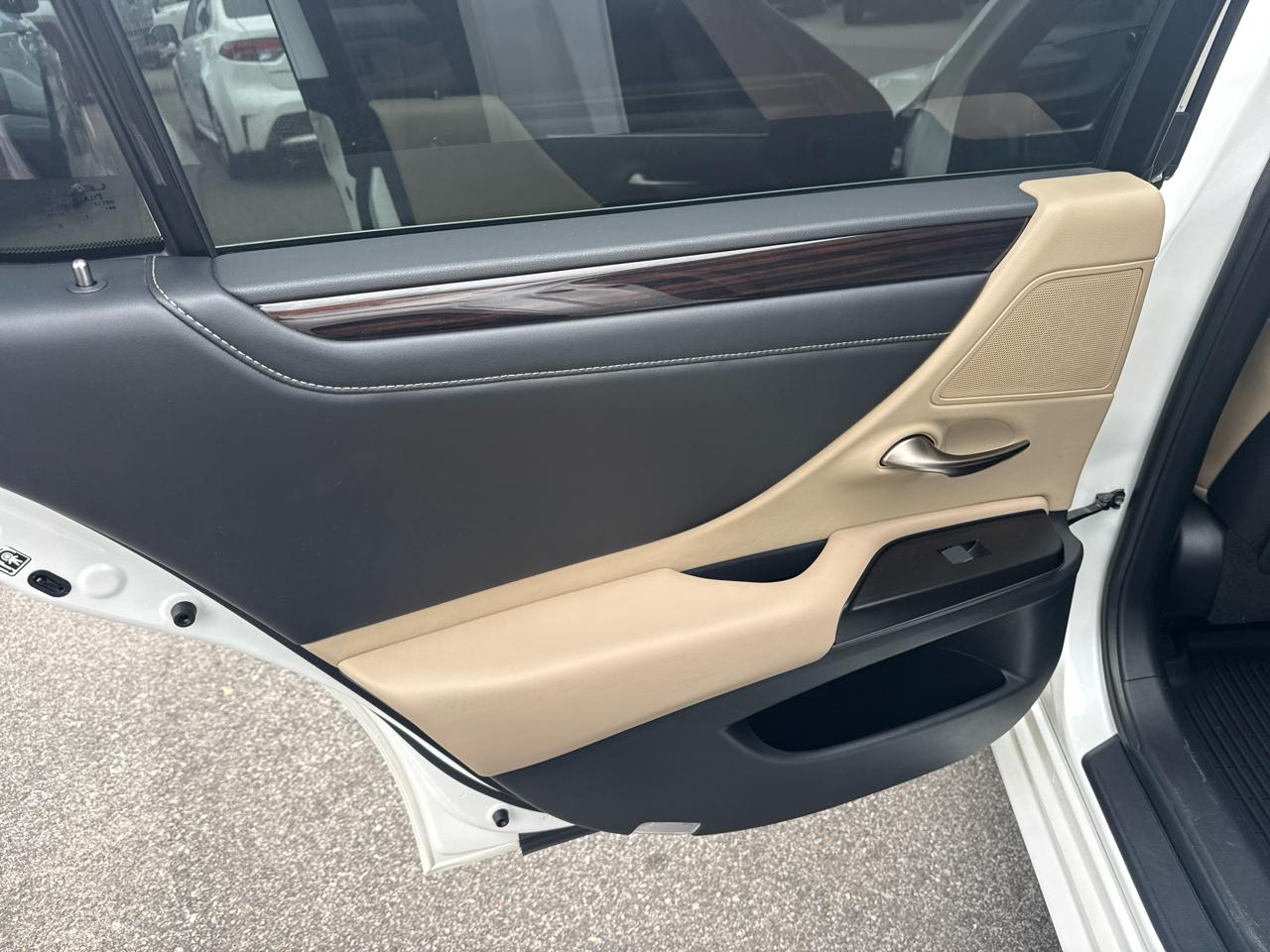 Lexus ES 300h Ultra Luxury 2019