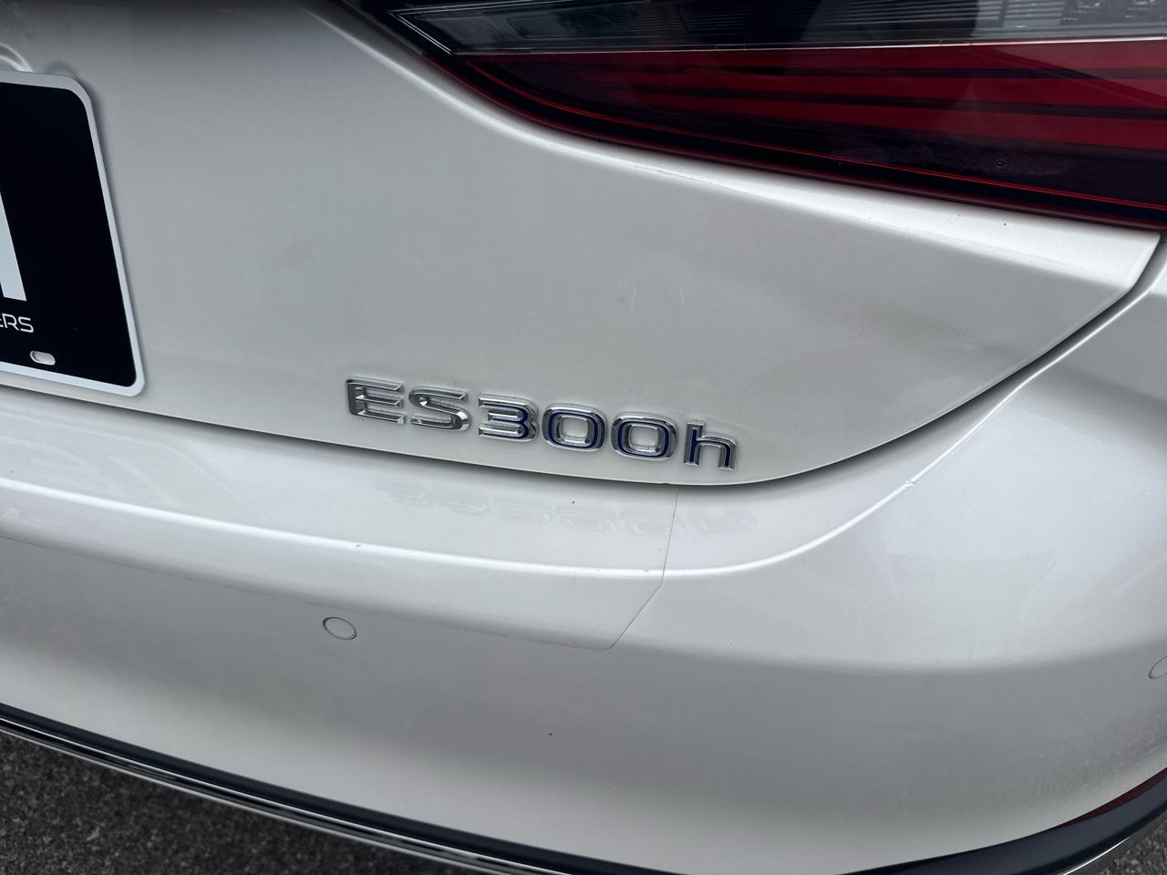 Lexus ES 300h Ultra Luxury 2019