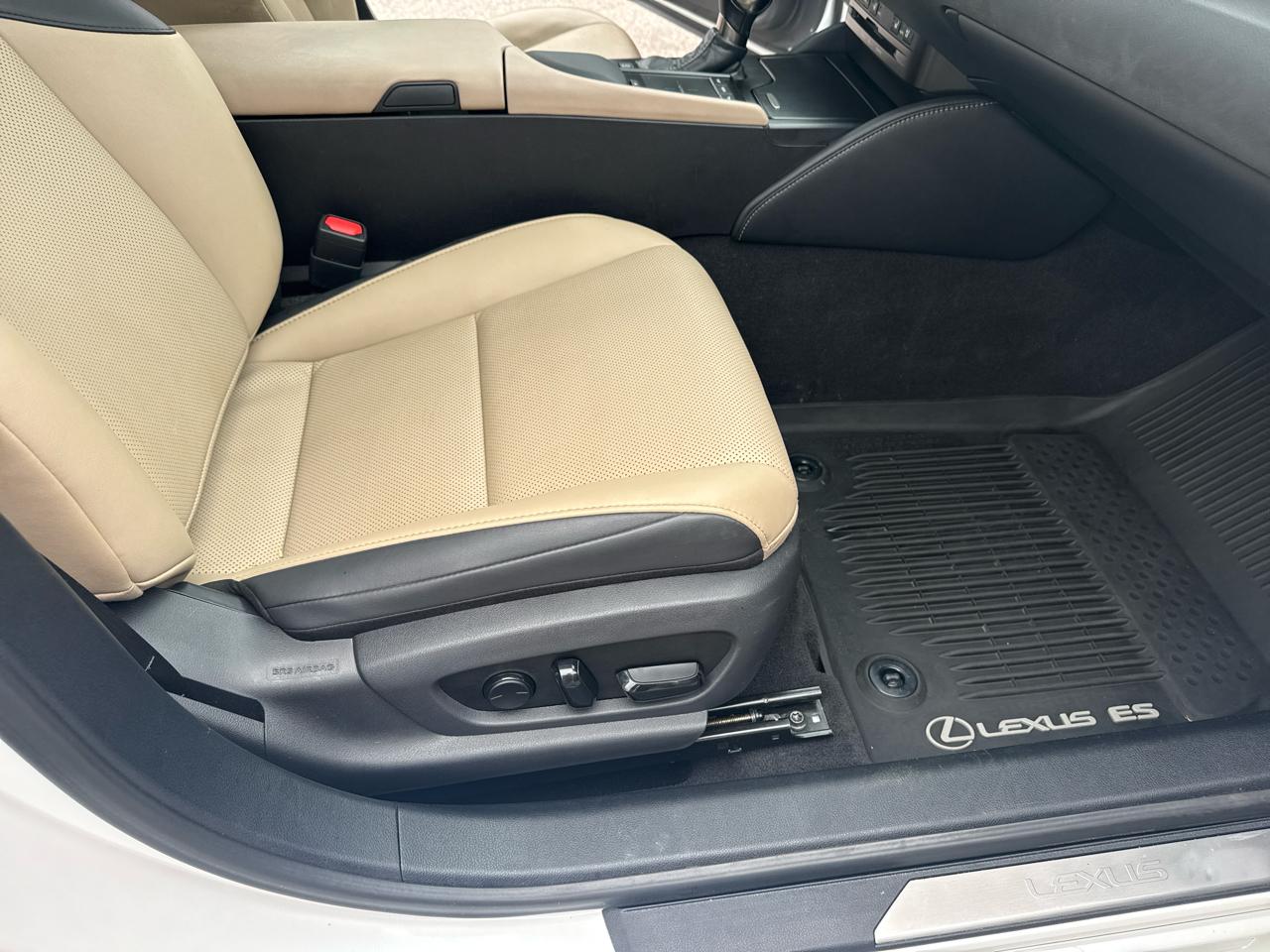 Lexus ES 300h Ultra Luxury 2019
