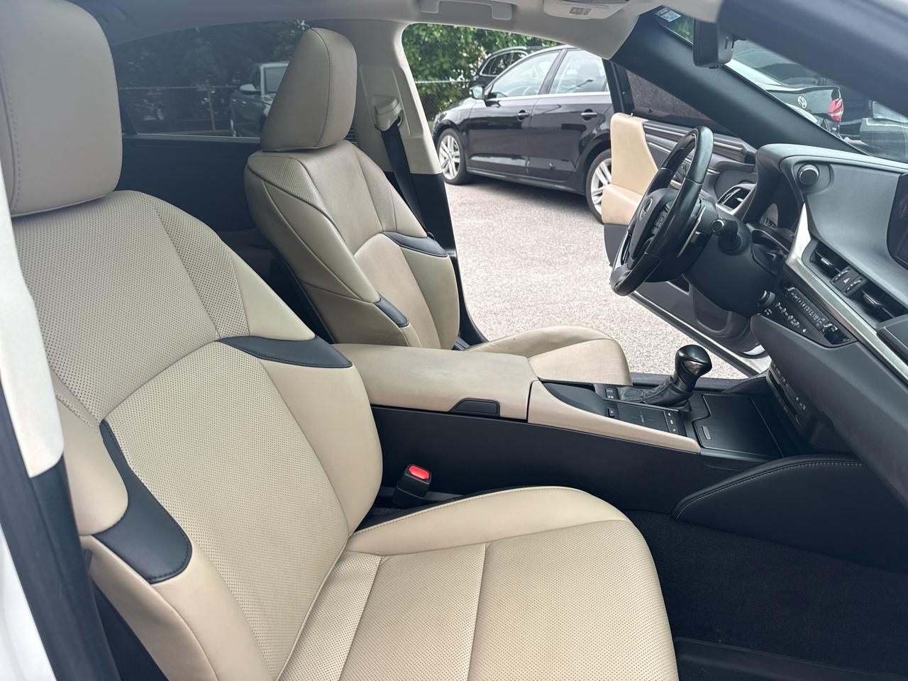 Lexus ES 300h Ultra Luxury 2019