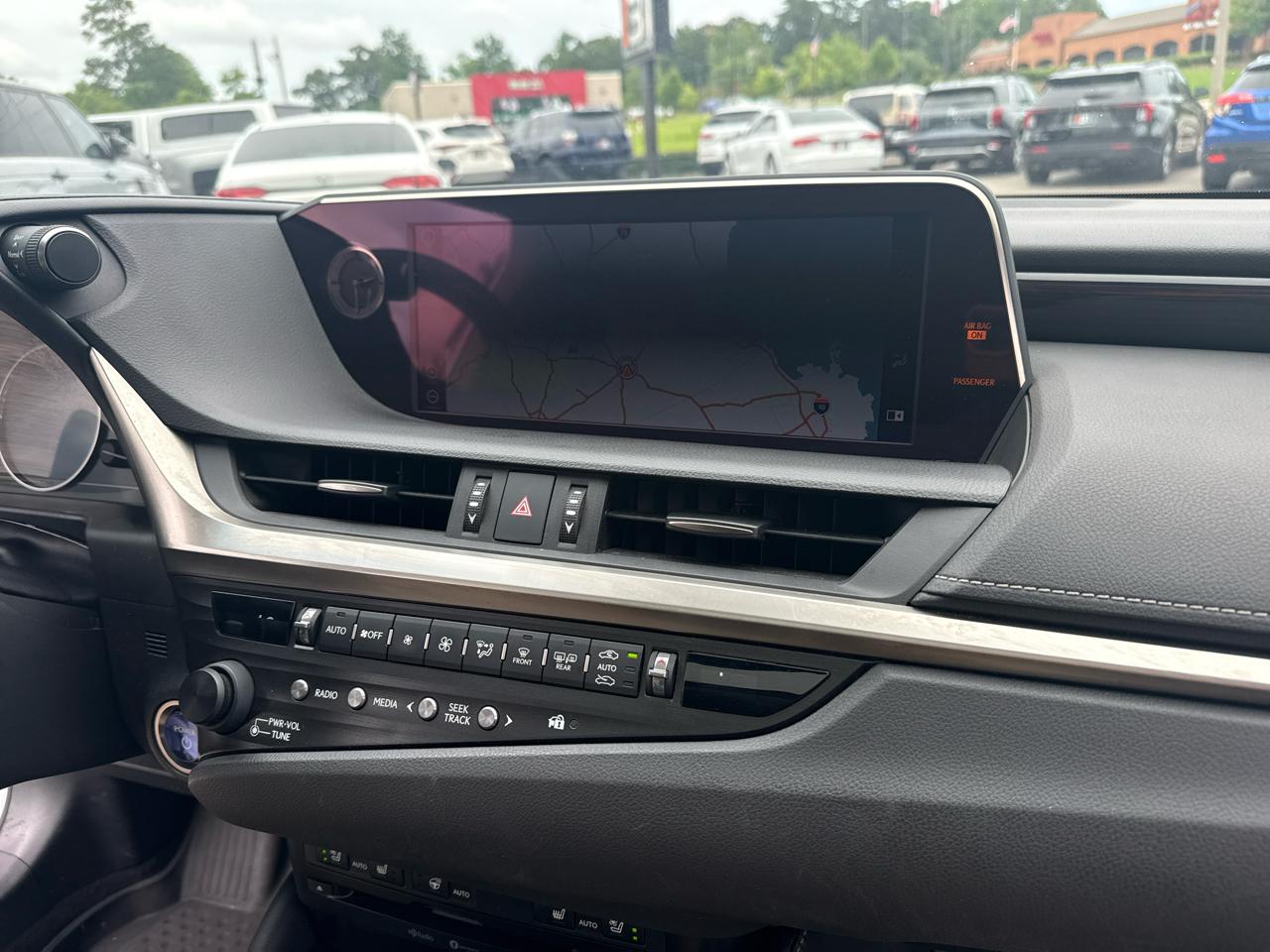 Lexus ES 300h Ultra Luxury 2019