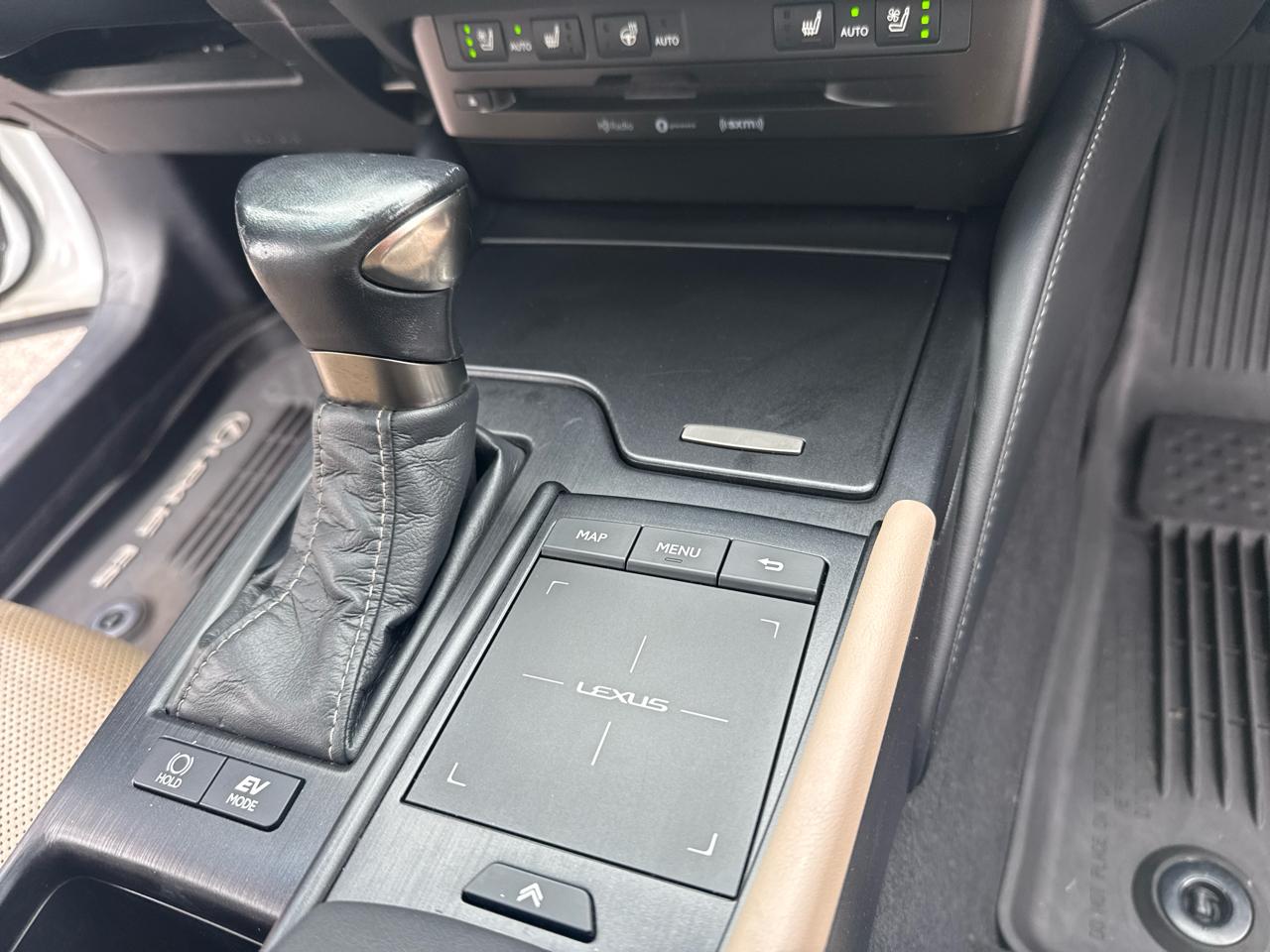 Lexus ES 300h Ultra Luxury 2019