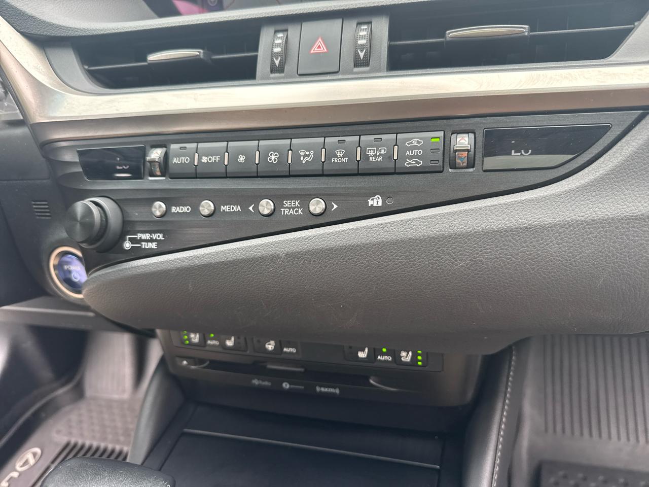 Lexus ES 300h Ultra Luxury 2019
