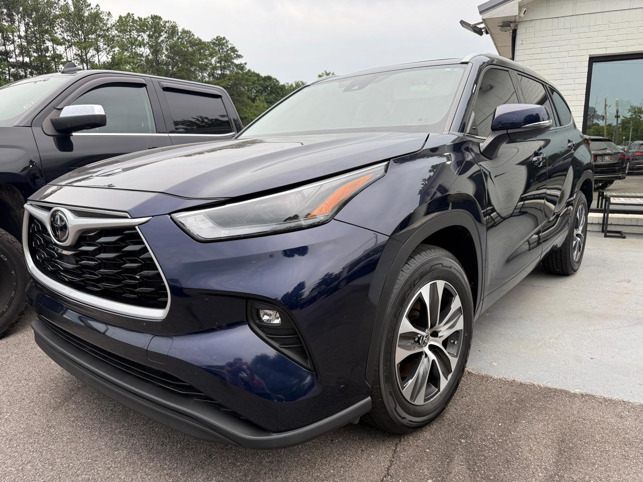 2022 Toyota Highlander XLE FWD (Natl)