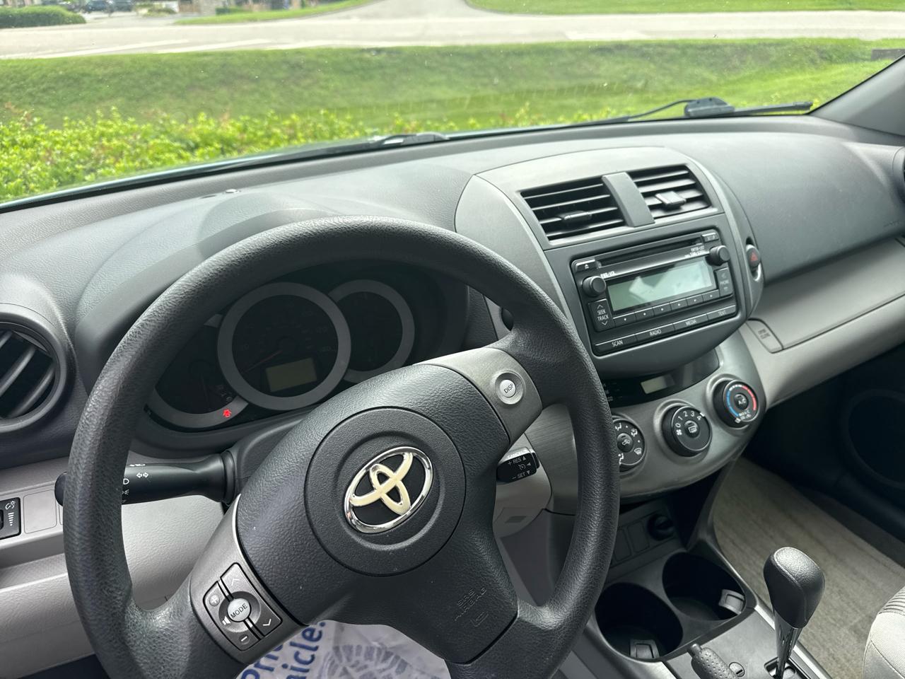 Toyota RAV4 FWD 4dr I4 (Natl) 2012