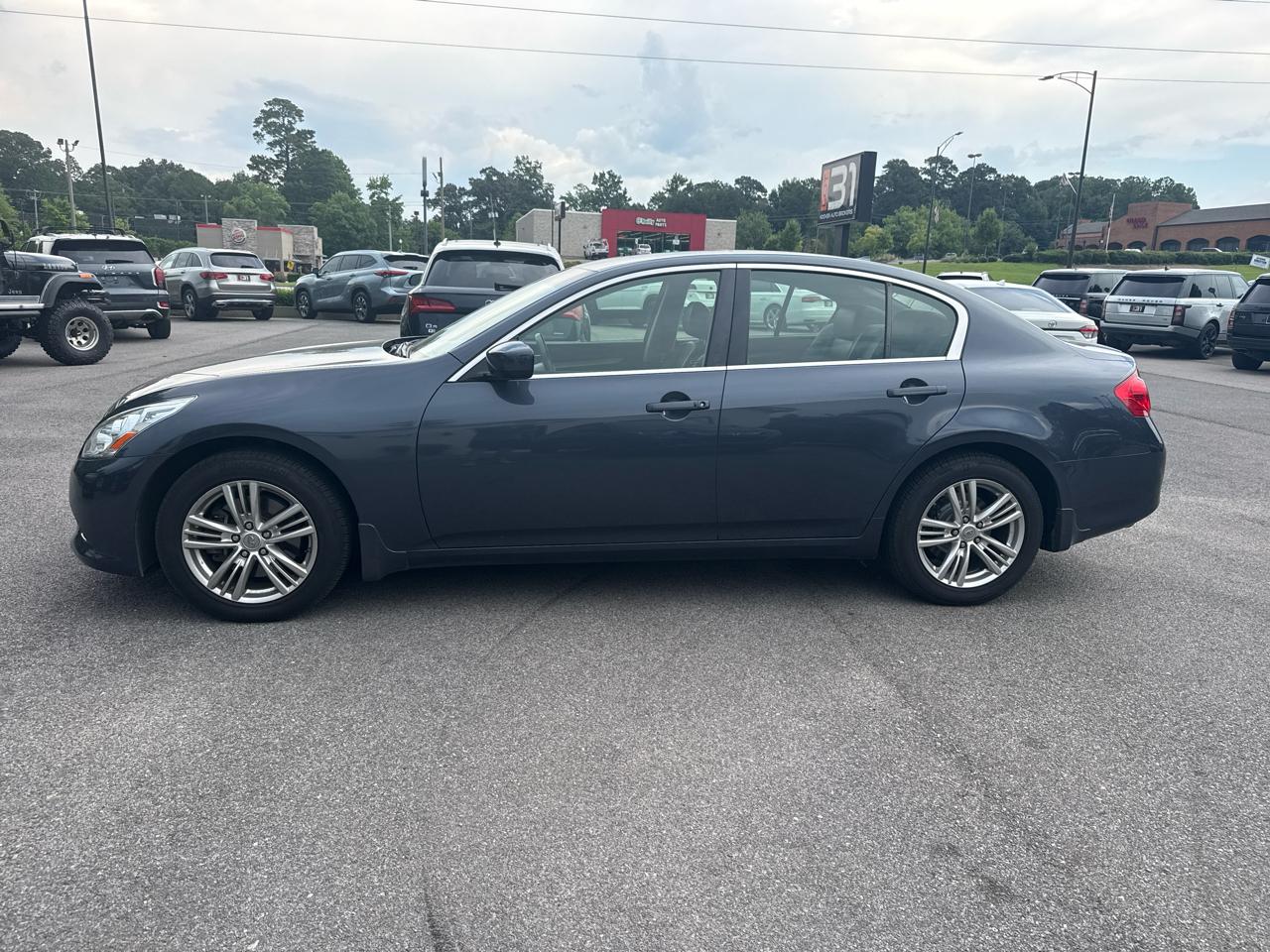Infiniti G37 Sedan 4dr x AWD 2013