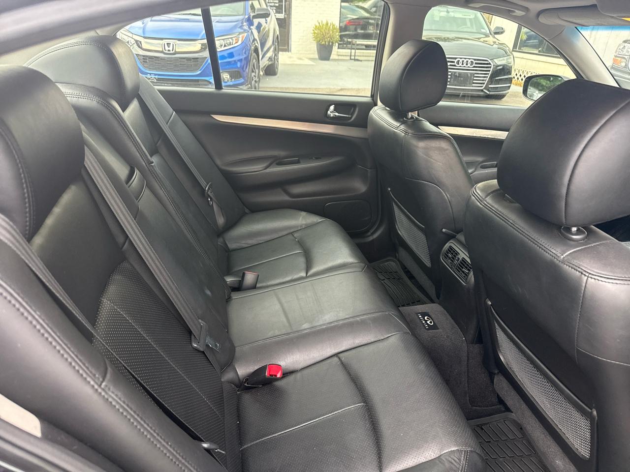 Infiniti G37 Sedan 4dr x AWD 2013