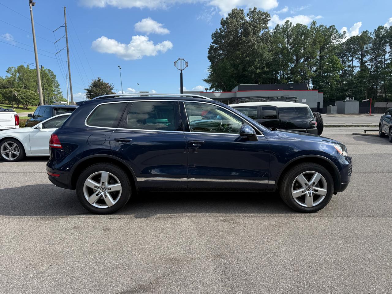 Volkswagen Touareg 4dr TDI Sport w/Nav 2013