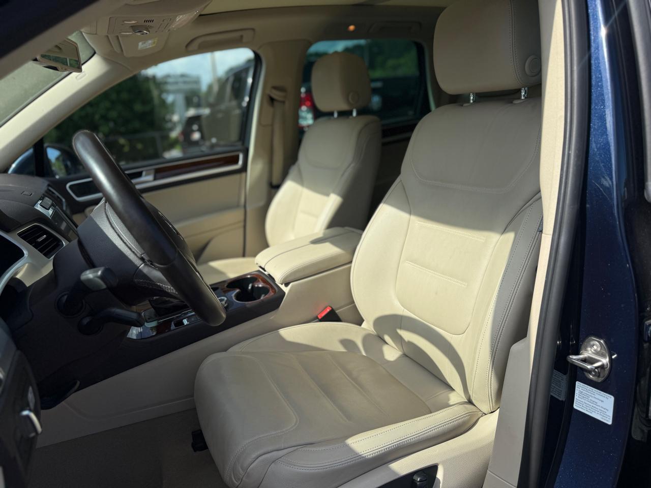 Volkswagen Touareg 4dr TDI Sport w/Nav 2013