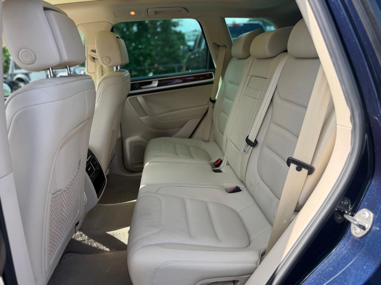Volkswagen Touareg 4dr TDI Sport w/Nav 2013