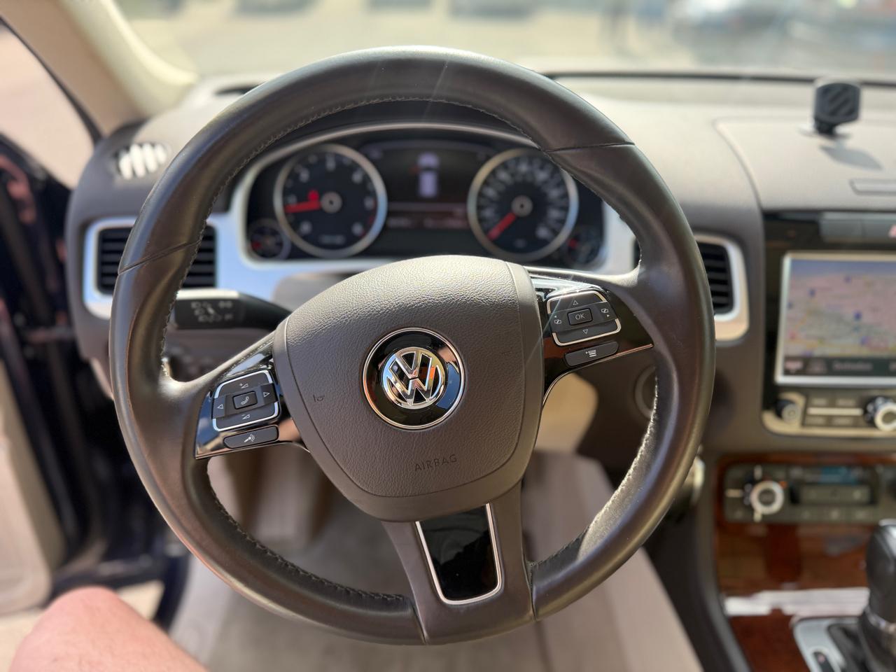 Volkswagen Touareg 4dr TDI Sport w/Nav 2013