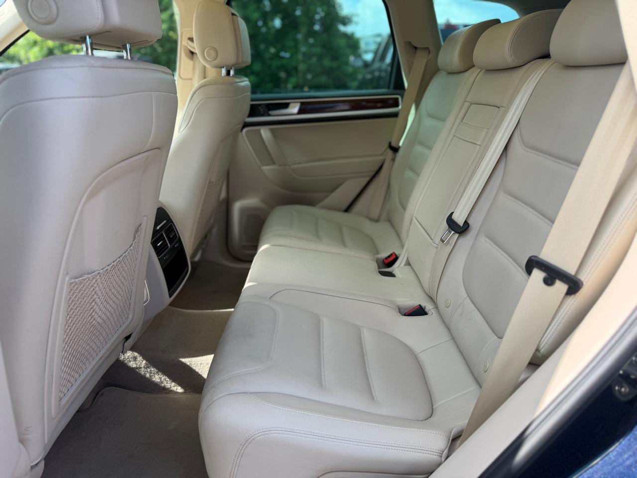 Volkswagen Touareg 4dr TDI Sport w/Nav 2013