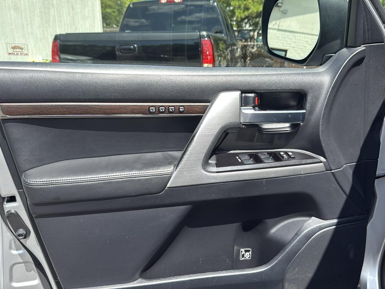 Toyota Land Cruiser 4dr 4WD (Natl) 2016