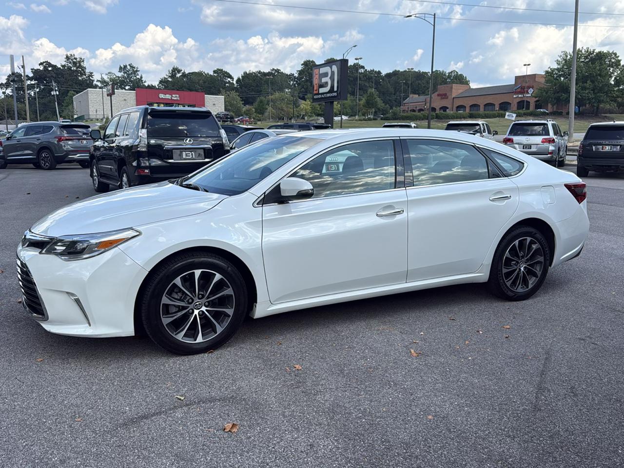 Toyota Avalon 4dr Sdn XLE Premium (Natl) 2016