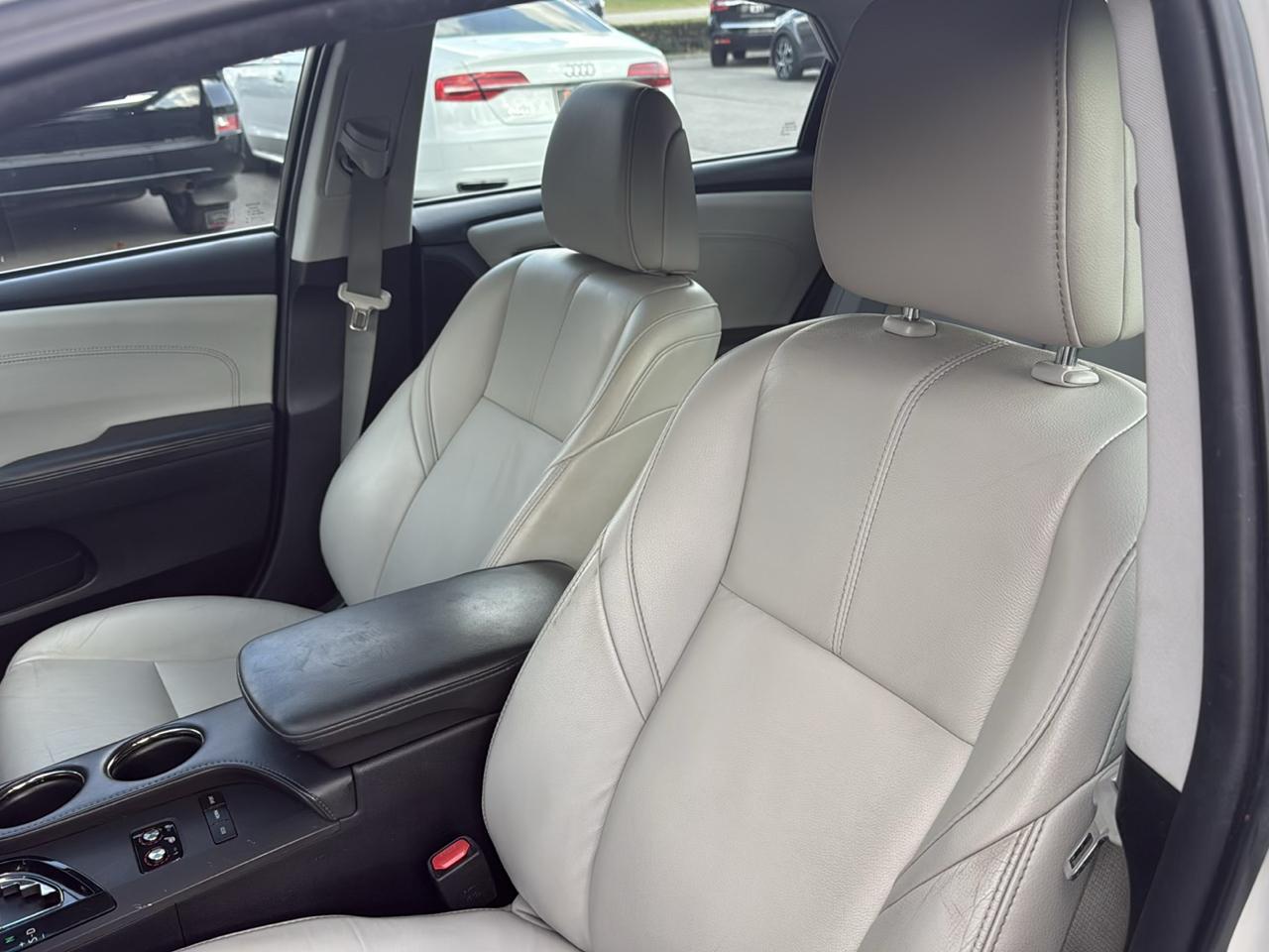 Toyota Avalon 4dr Sdn XLE Premium (Natl) 2016