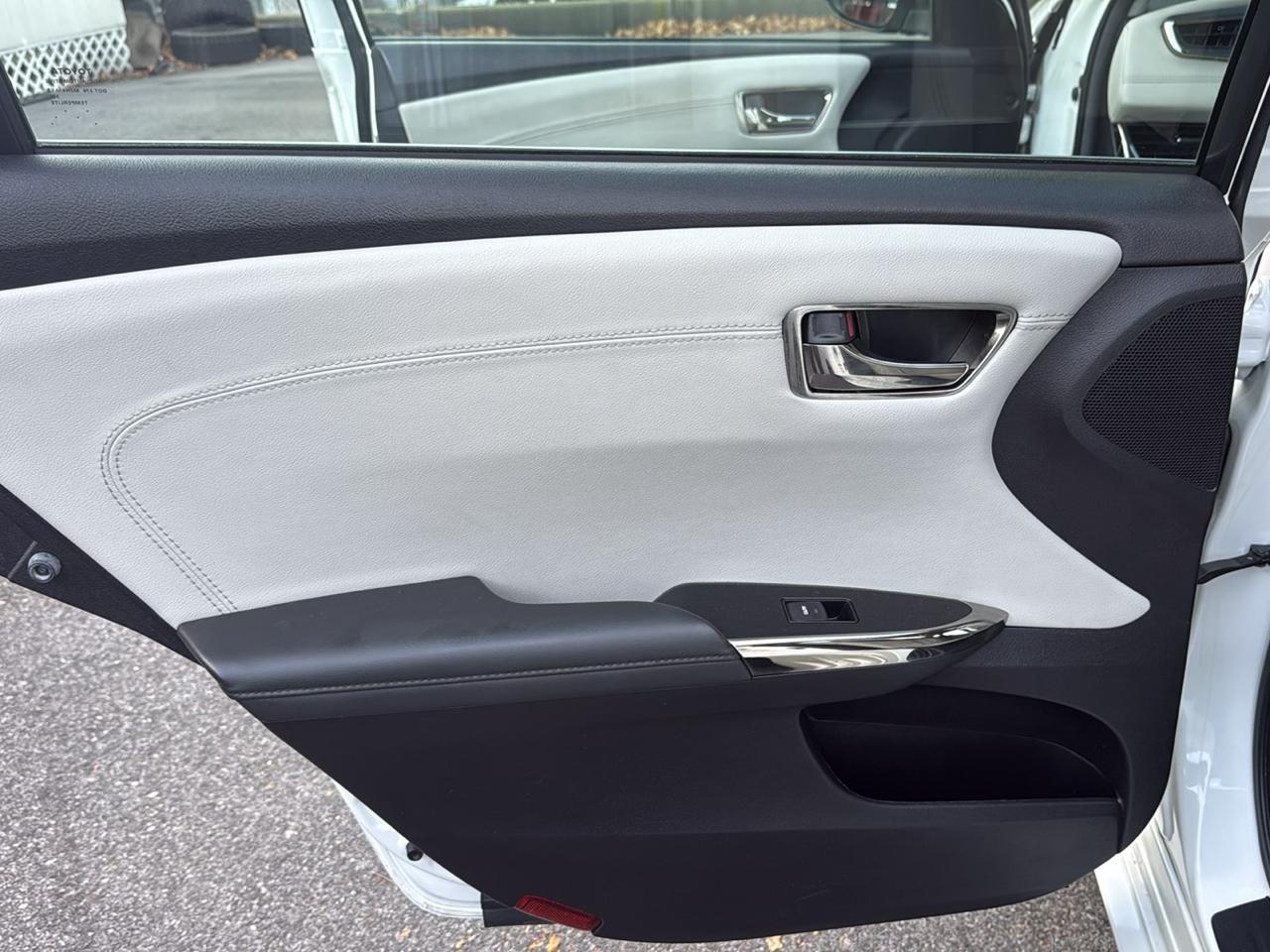 Toyota Avalon 4dr Sdn XLE Premium (Natl) 2016