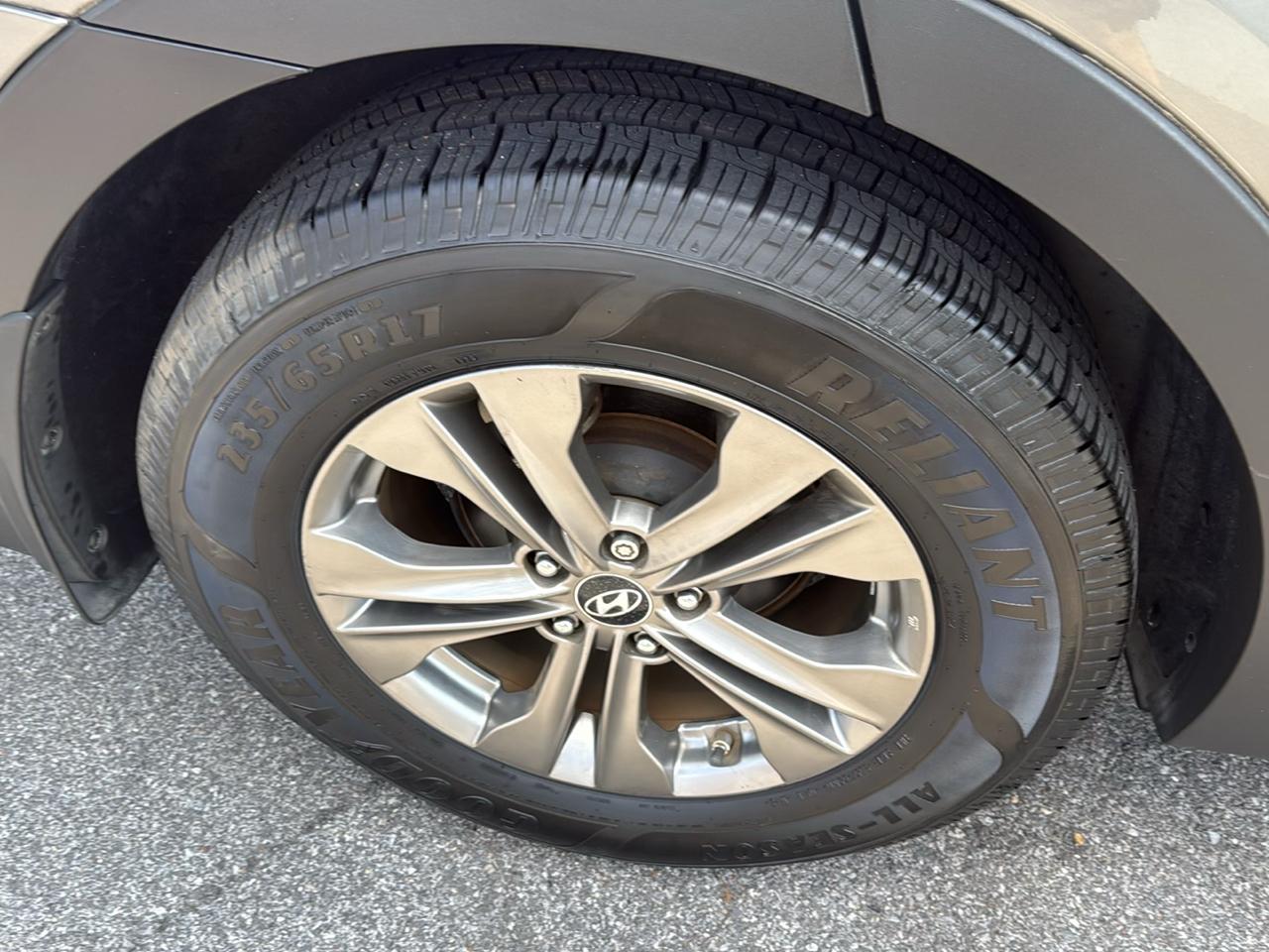 Hyundai Santa Fe FWD 4dr Sport 2013
