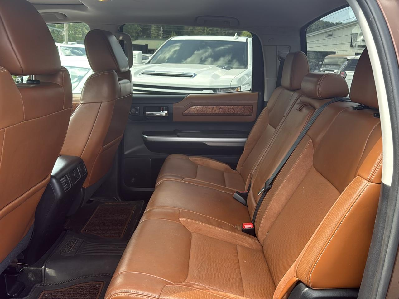 Toyota Tundra 4WD Truck CrewMax 5.7L FFV V8 6-Spd AT Platinum (Natl) 2016