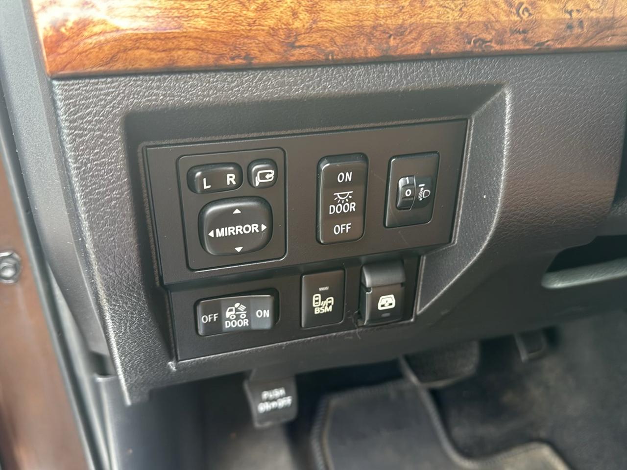 Toyota Tundra 4WD Truck CrewMax 5.7L FFV V8 6-Spd AT Platinum (Natl) 2016