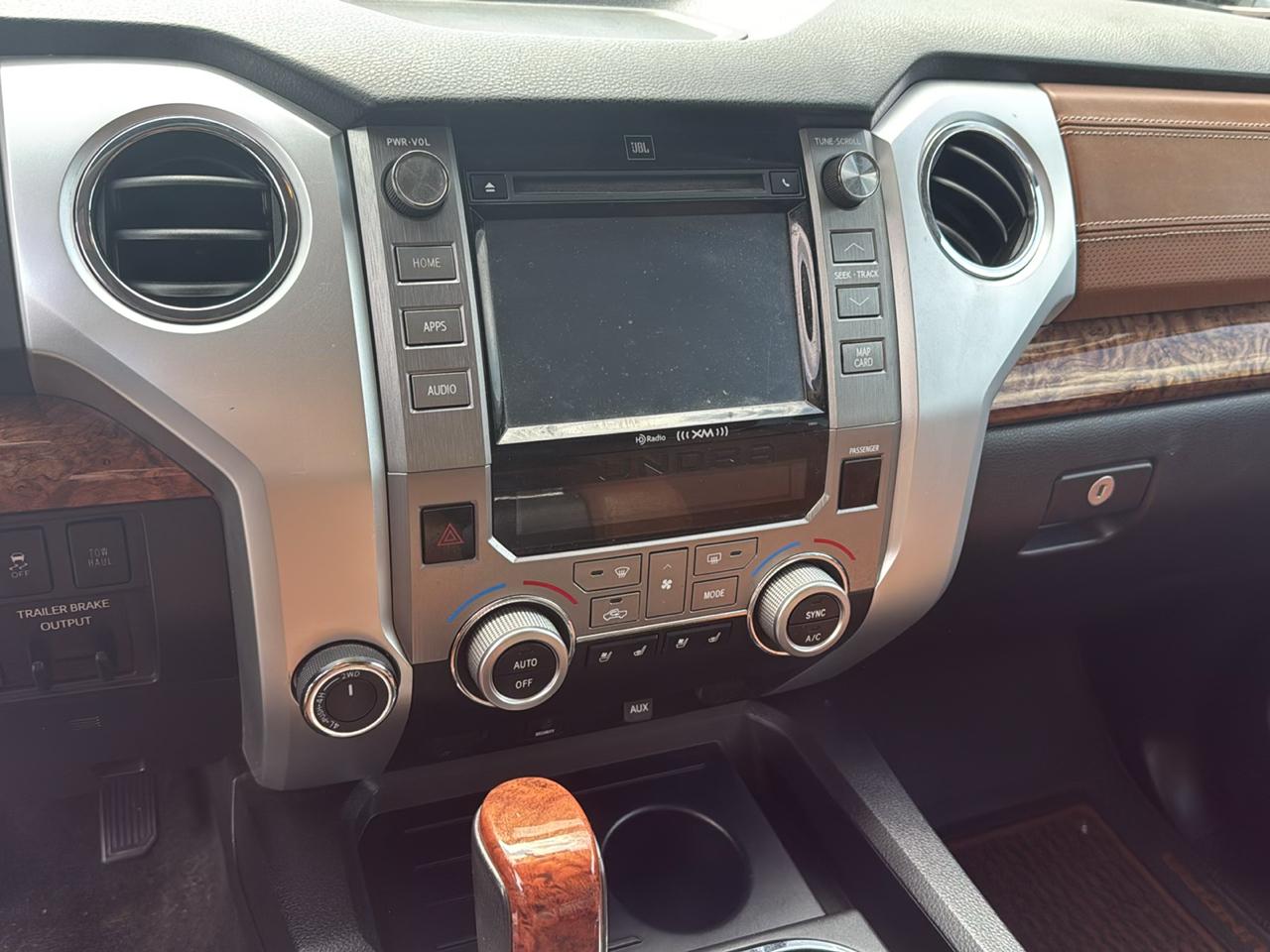 Toyota Tundra 4WD Truck CrewMax 5.7L FFV V8 6-Spd AT Platinum (Natl) 2016