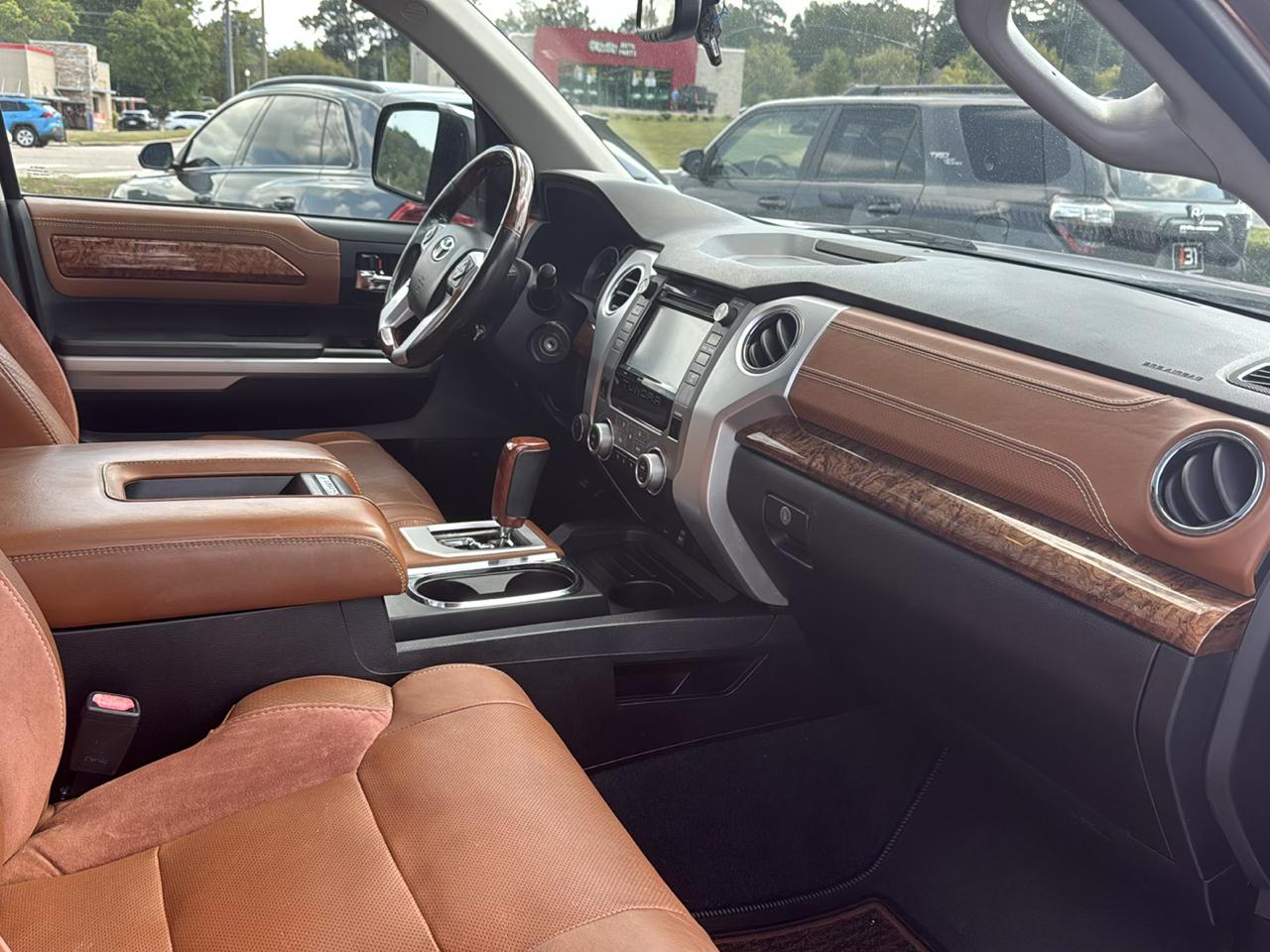 Toyota Tundra 4WD Truck CrewMax 5.7L FFV V8 6-Spd AT Platinum (Natl) 2016