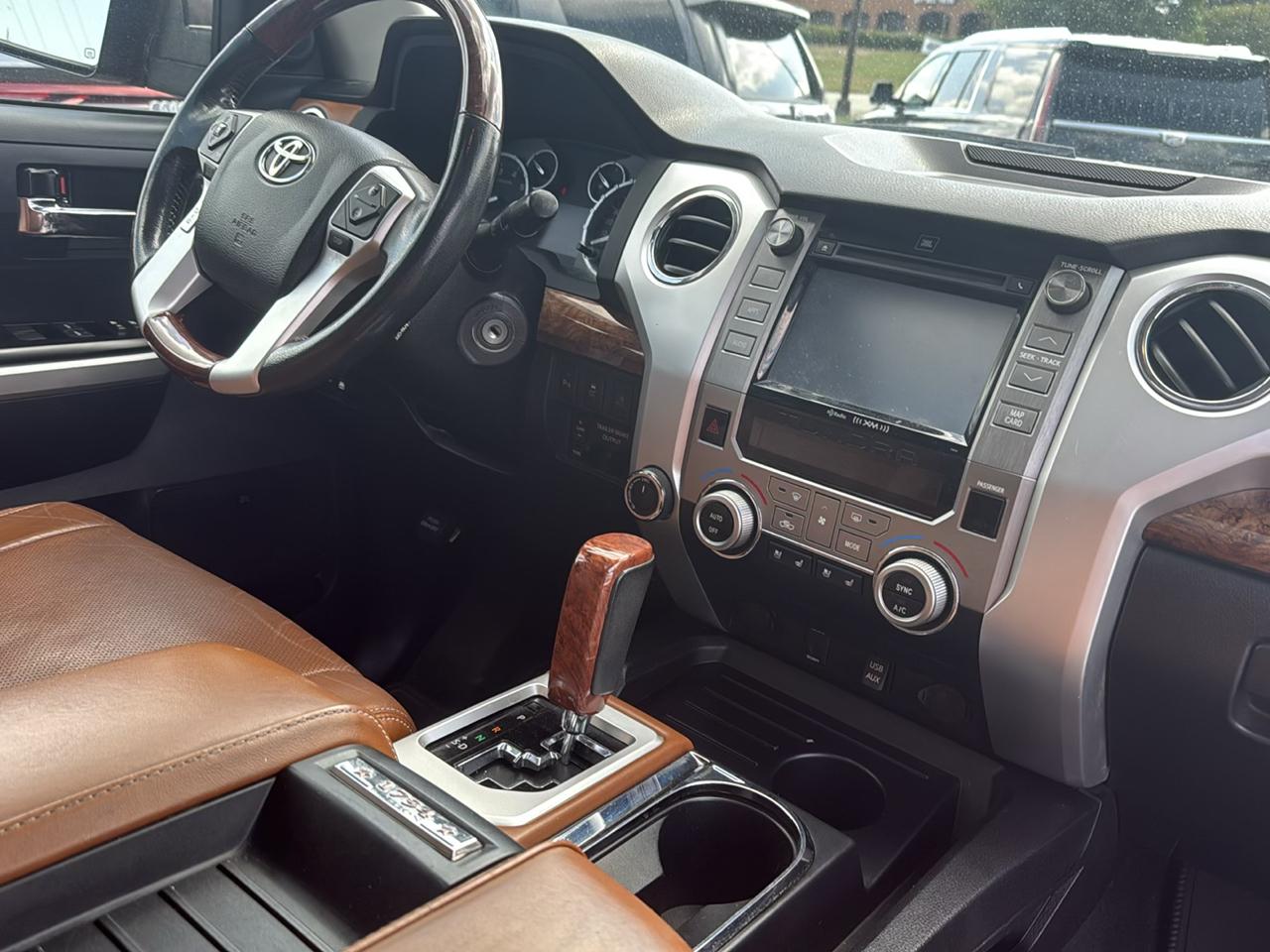 Toyota Tundra 4WD Truck CrewMax 5.7L FFV V8 6-Spd AT Platinum (Natl) 2016