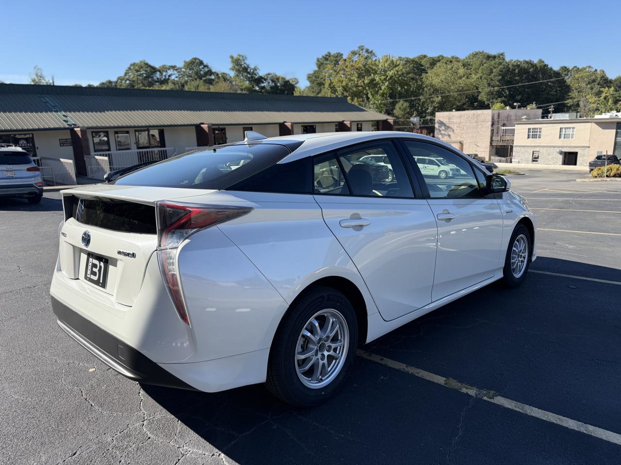 Toyota Prius 5dr HB Two (Natl) 2016