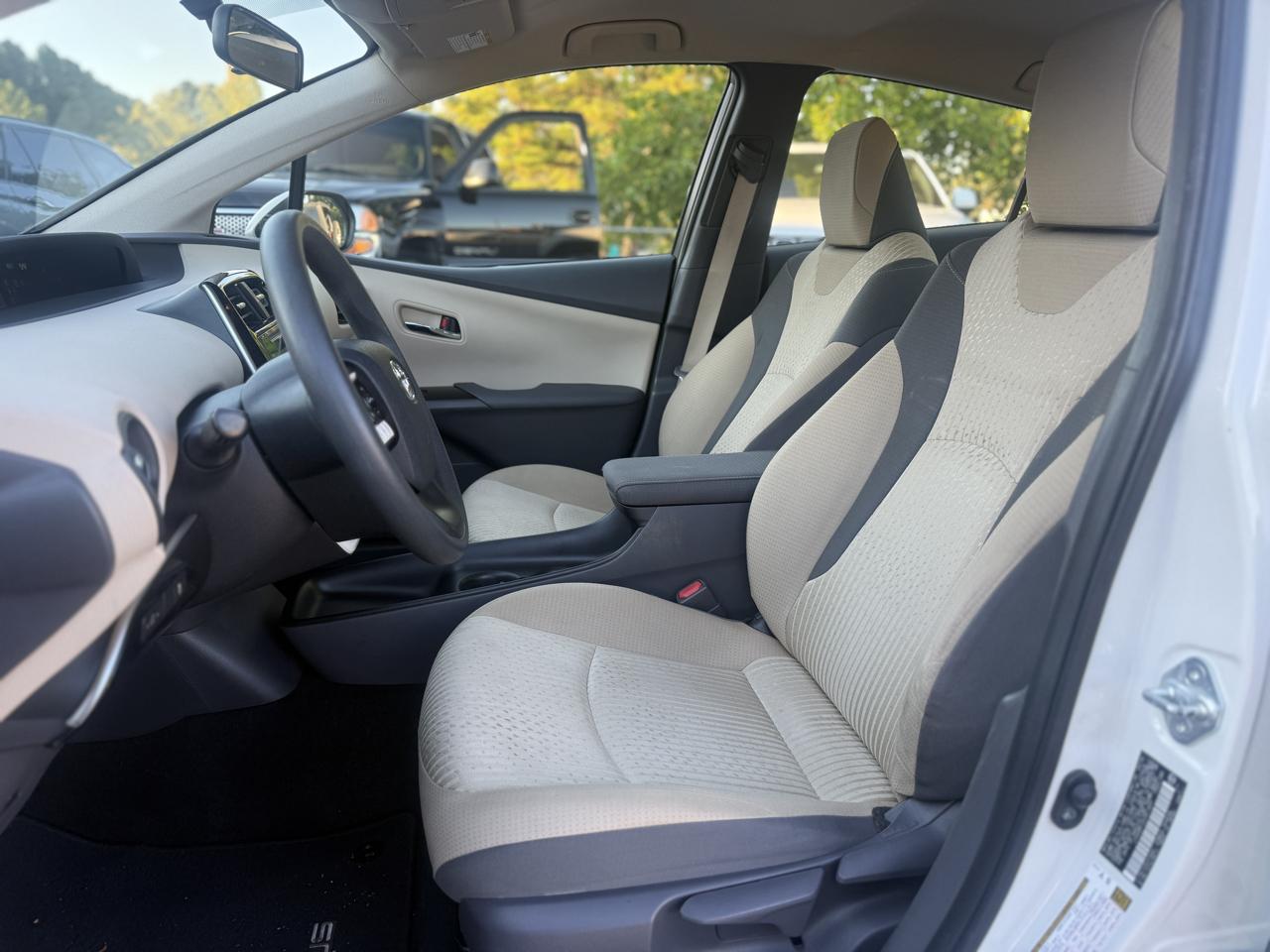 Toyota Prius 5dr HB Two (Natl) 2016