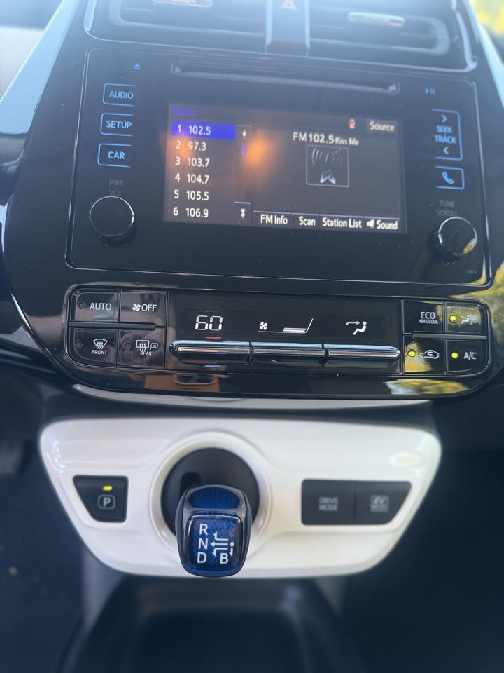 Toyota Prius 5dr HB Two (Natl) 2016