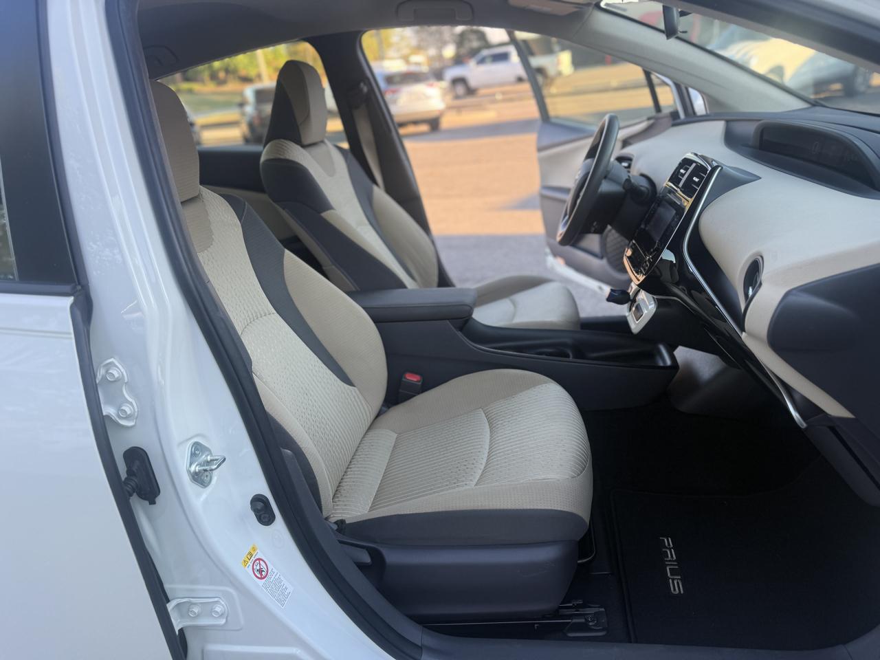 Toyota Prius 5dr HB Two (Natl) 2016
