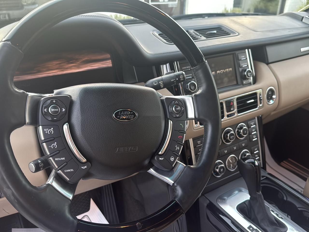 Land Rover Range Rover 4WD 4dr HSE LUX 2012