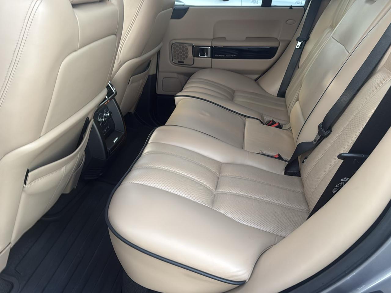 Land Rover Range Rover 4WD 4dr HSE LUX 2012