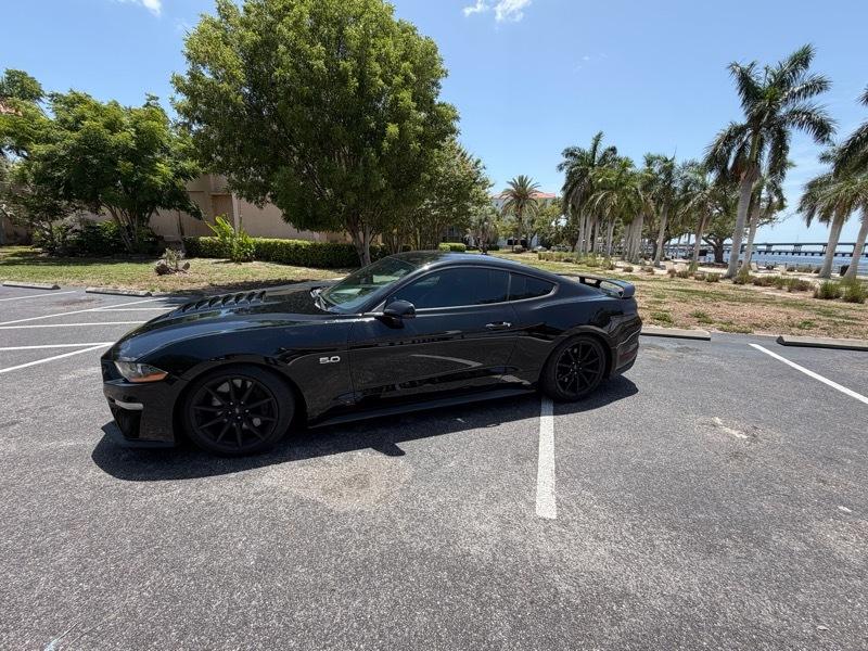 Ford Mustang GT Premium Coupe 2018
