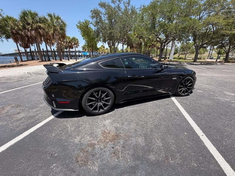 Ford Mustang GT Premium Coupe 2018
