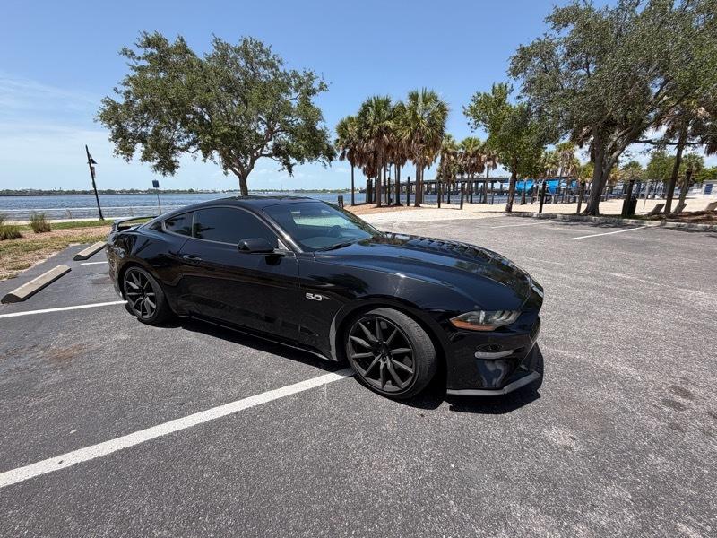 Ford Mustang GT Premium Coupe 2018