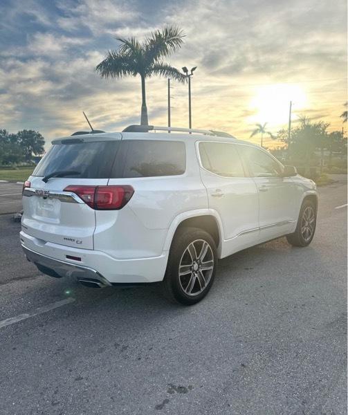 GMC Acadia Denali AWD 2018