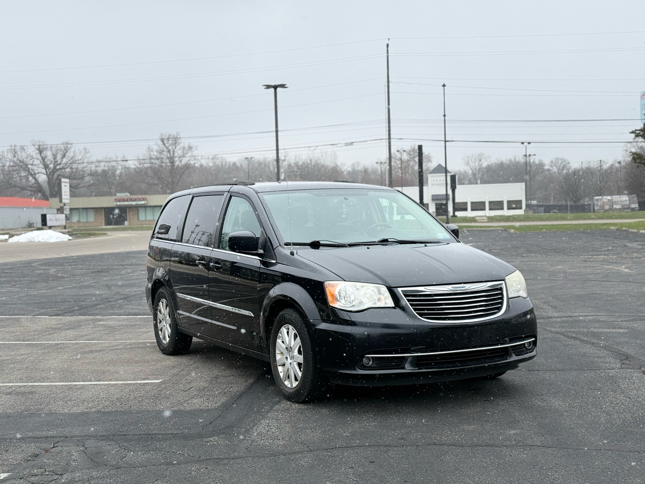 2013 Chrysler Town & Country Touring's photo