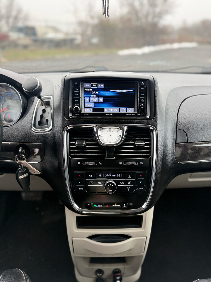 Chrysler Town & Country Touring 2013