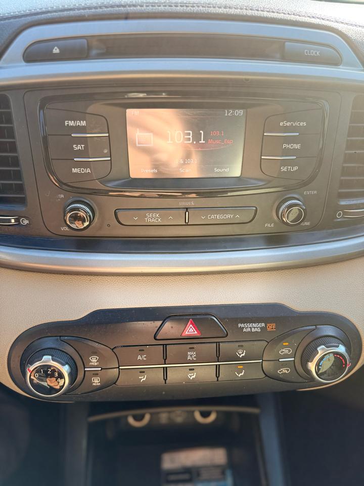 Kia Sorento LX V6 2WD 2016