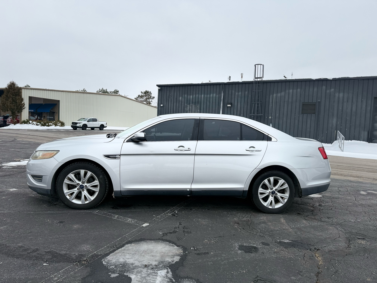 Ford Taurus SEL FWD 2012
