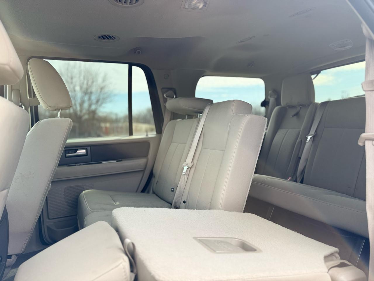 Ford Expedition XLT 4WD 2010