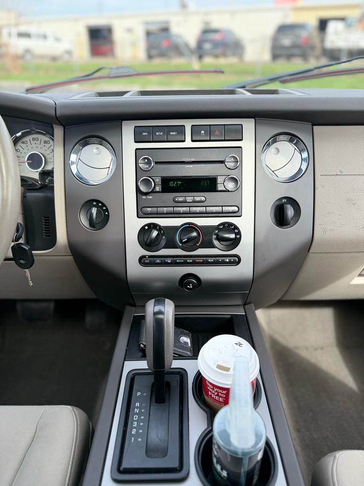 Ford Expedition XLT 4WD 2010
