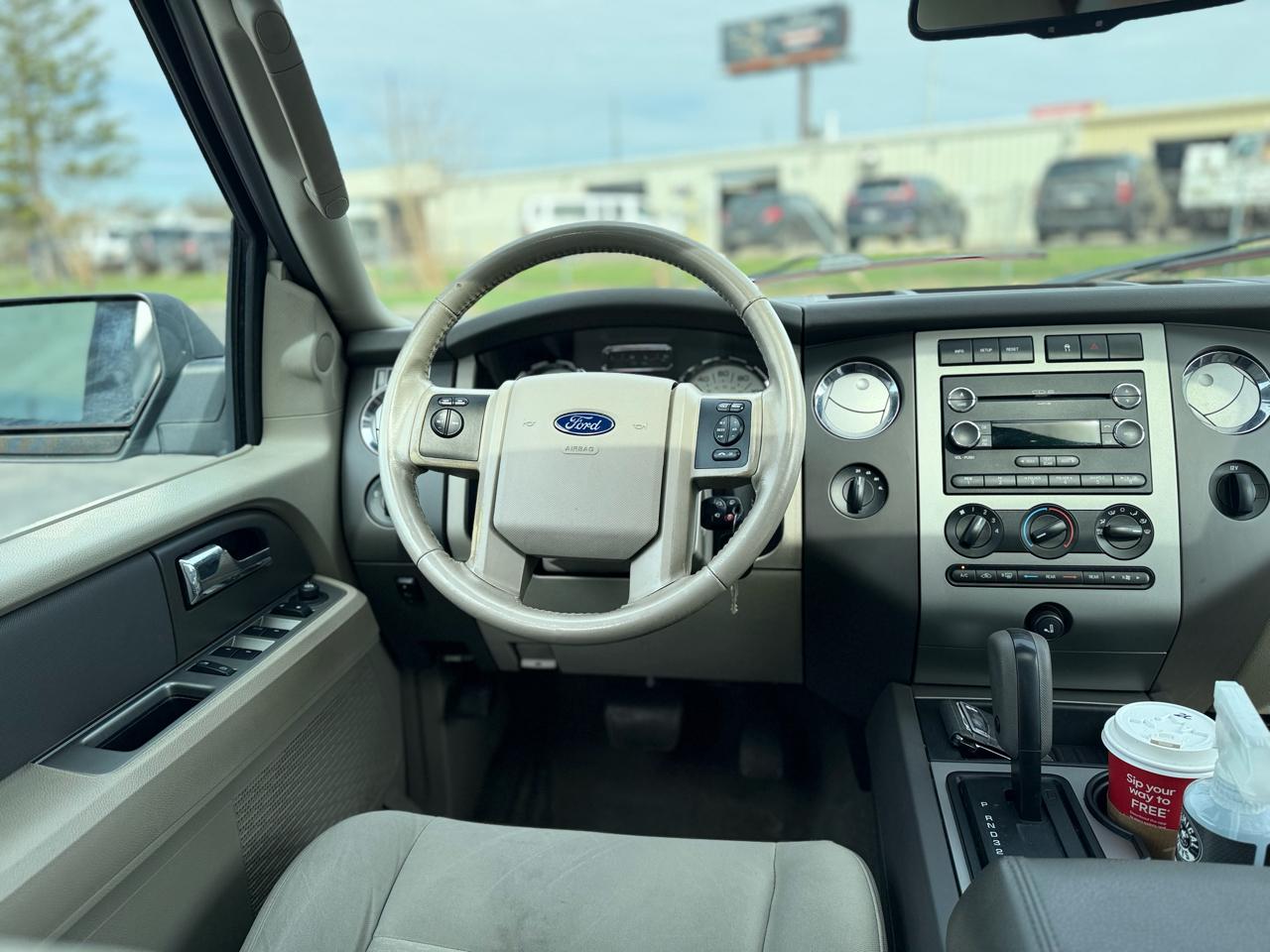 Ford Expedition XLT 4WD 2010