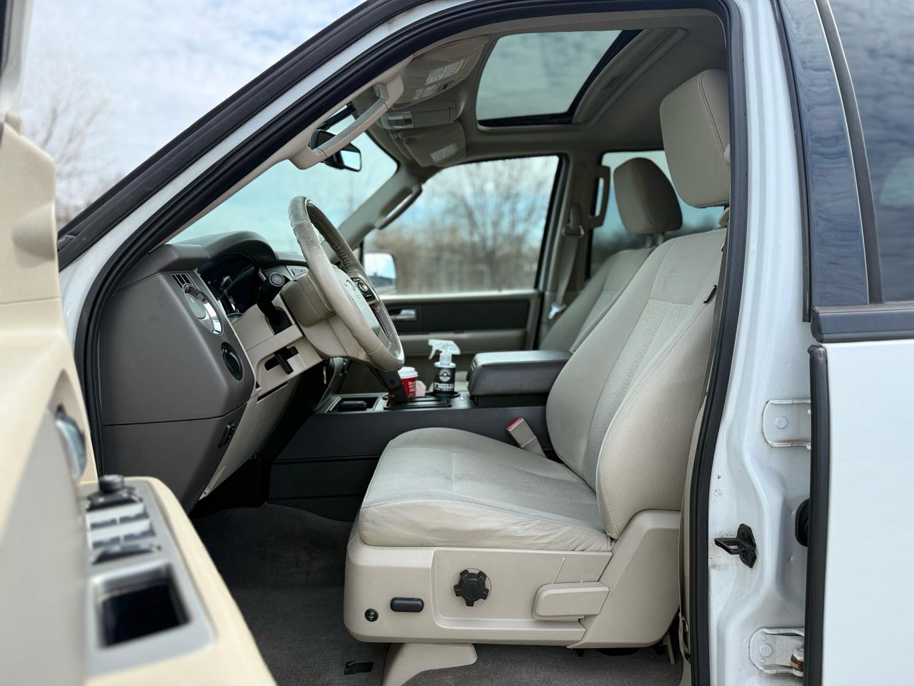 Ford Expedition XLT 4WD 2010