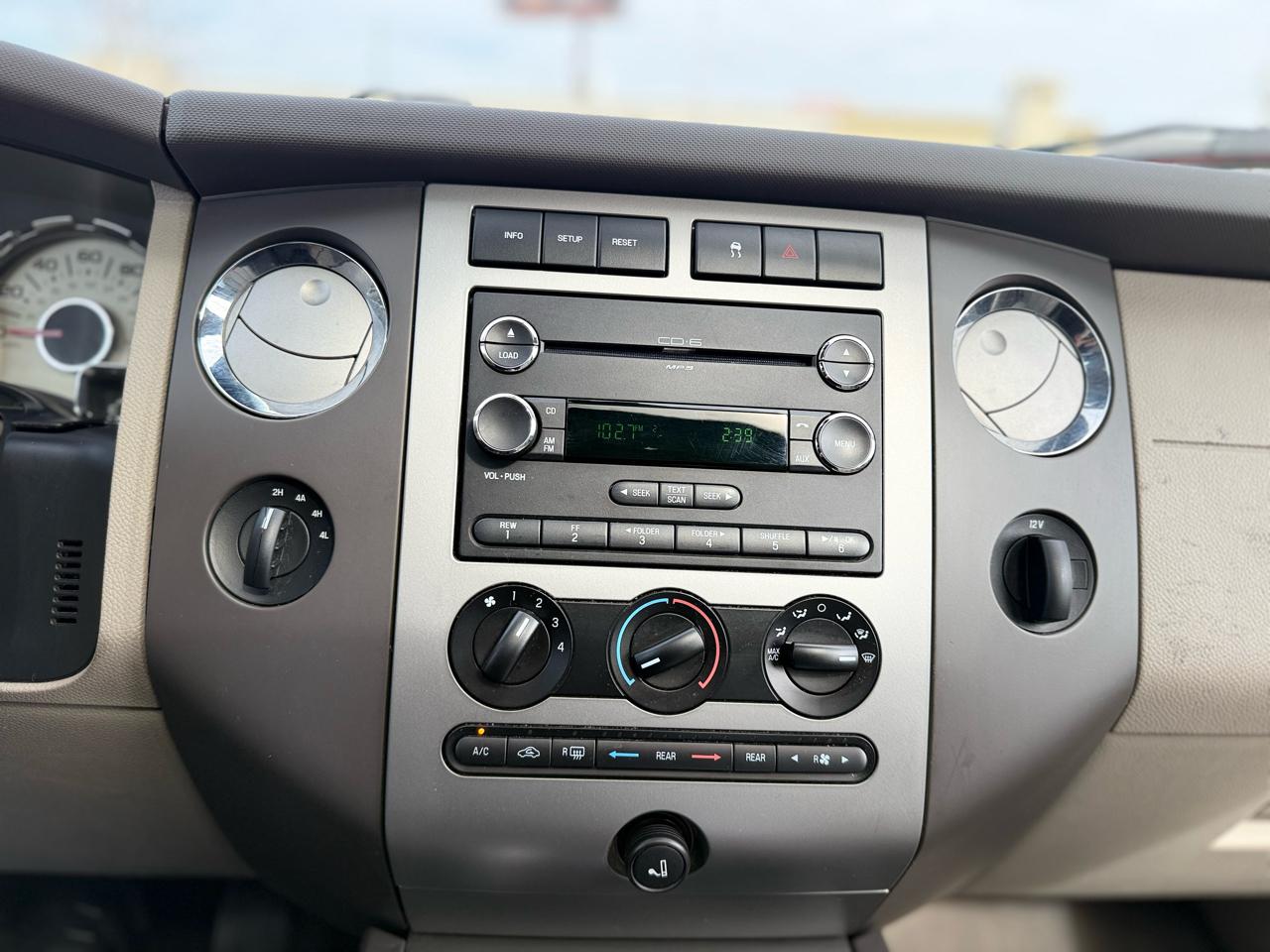 Ford Expedition XLT 4WD 2010