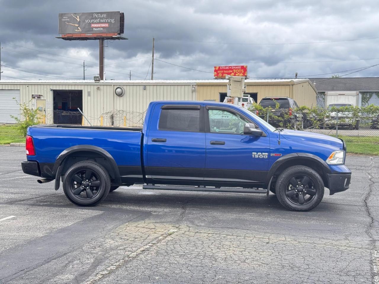 RAM 1500 SLT Crew Cab LWB 4WD 2016