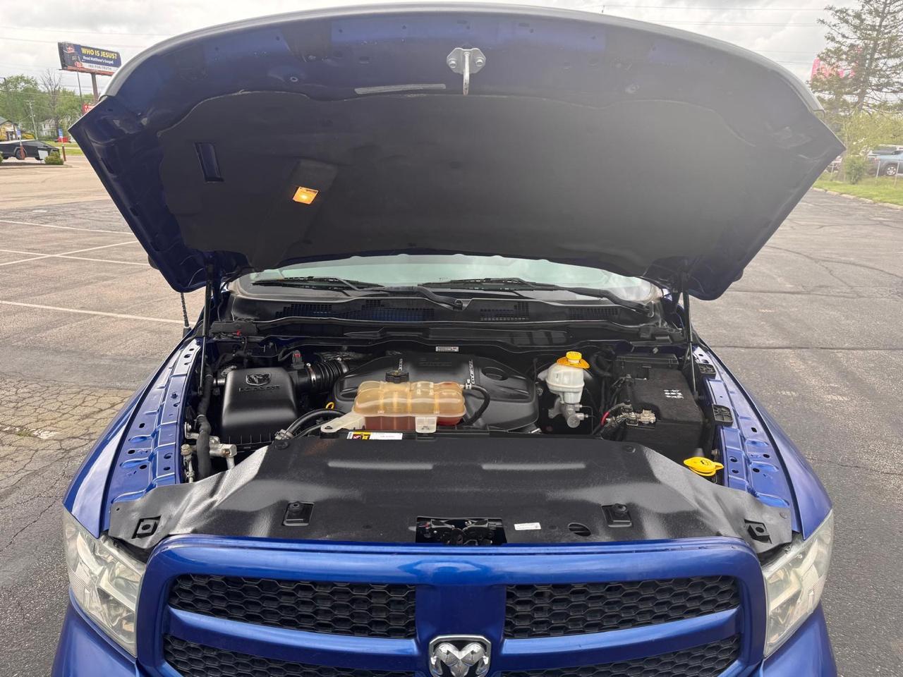 RAM 1500 SLT Crew Cab LWB 4WD 2016