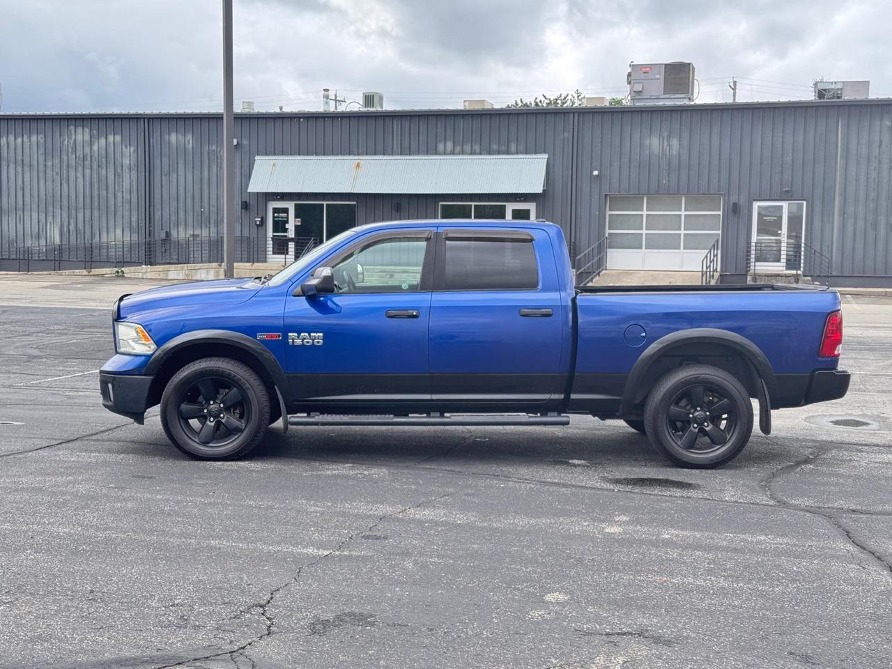 RAM 1500 SLT Crew Cab LWB 4WD 2016