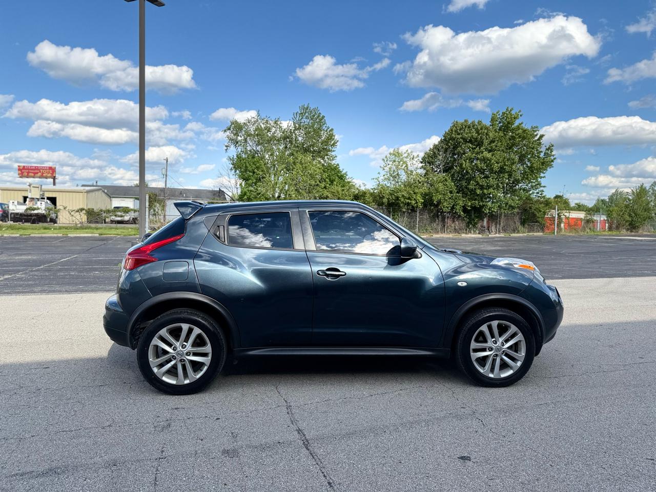 Nissan Juke S FWD 2014